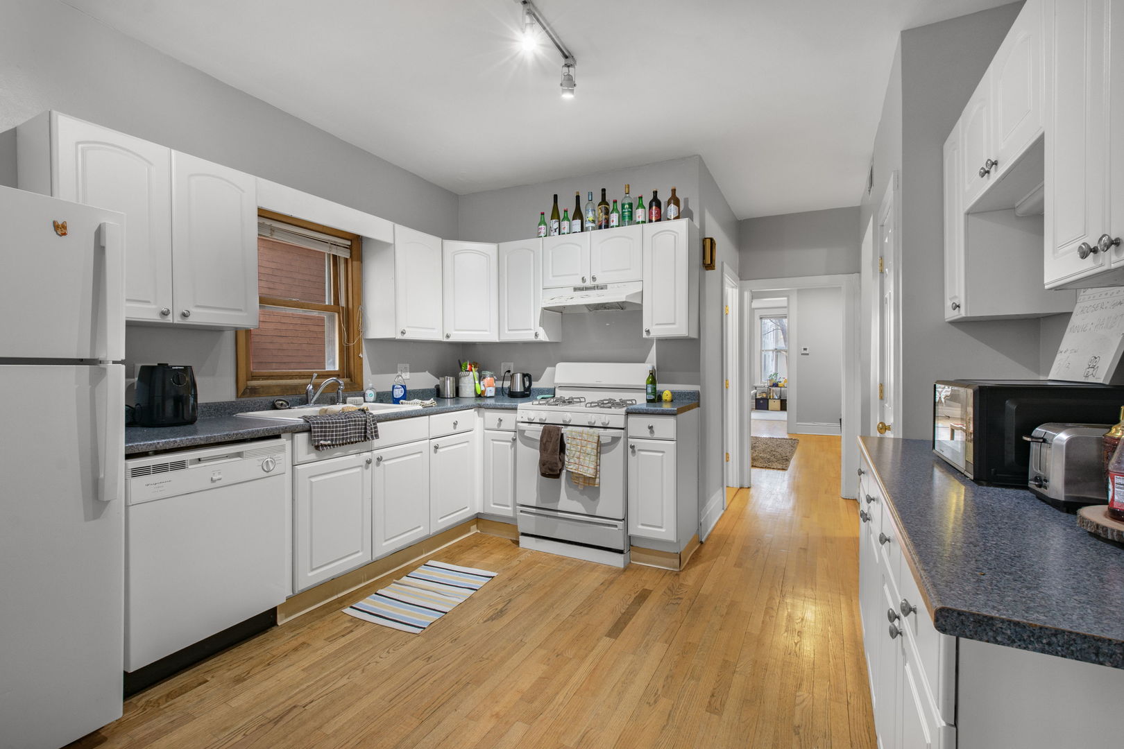 2118 West Fletcher Street Chicago, IL 60618 - Photo 6 of 26