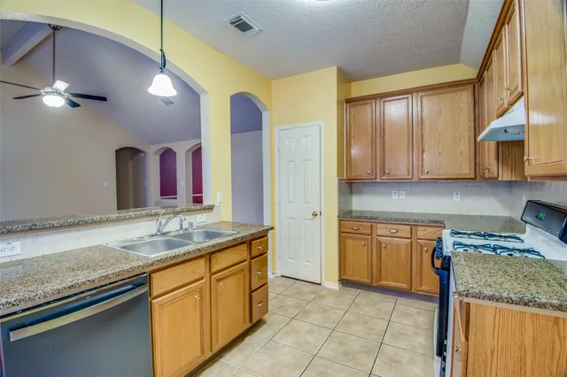 $2,100 | 20515 Spring Aspen Lane, Spring, TX 77388