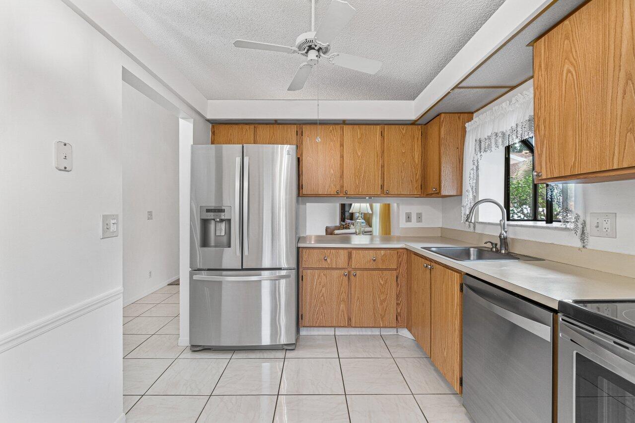 8215 Summerbreeze Lane Boca Raton, FL 33496 - Photo 5 of 23 Kitchen