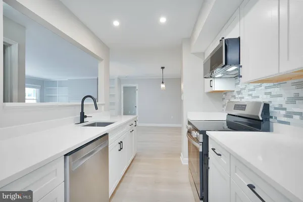 $2,500 | 20527 Shadyside Way, Unit 212, Germantown, MD 20874