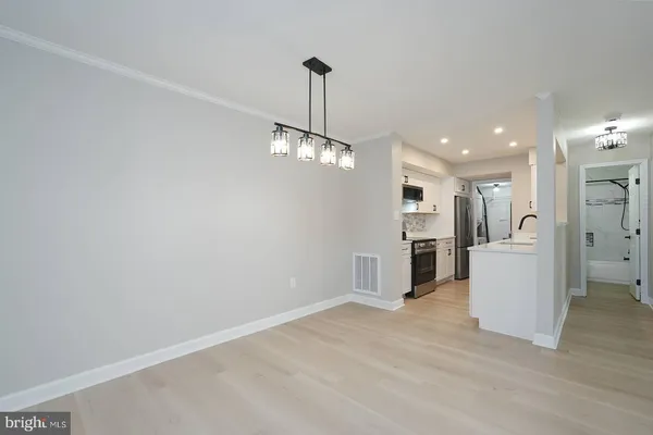 $2,500 | 20527 Shadyside Way, Unit 212, Germantown, MD 20874