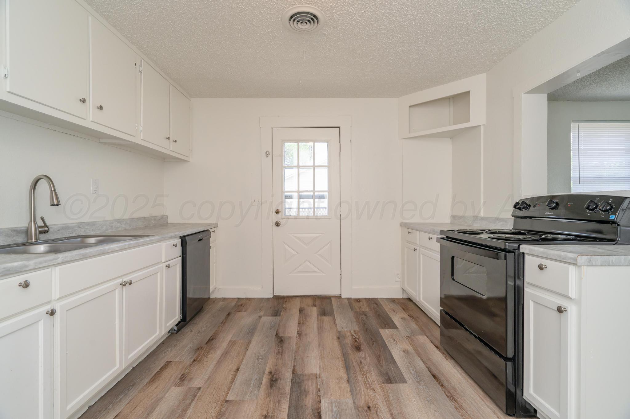 4106 South Jackson Street Amarillo, TX 79110 - Photo 11 of 30 Kitchen