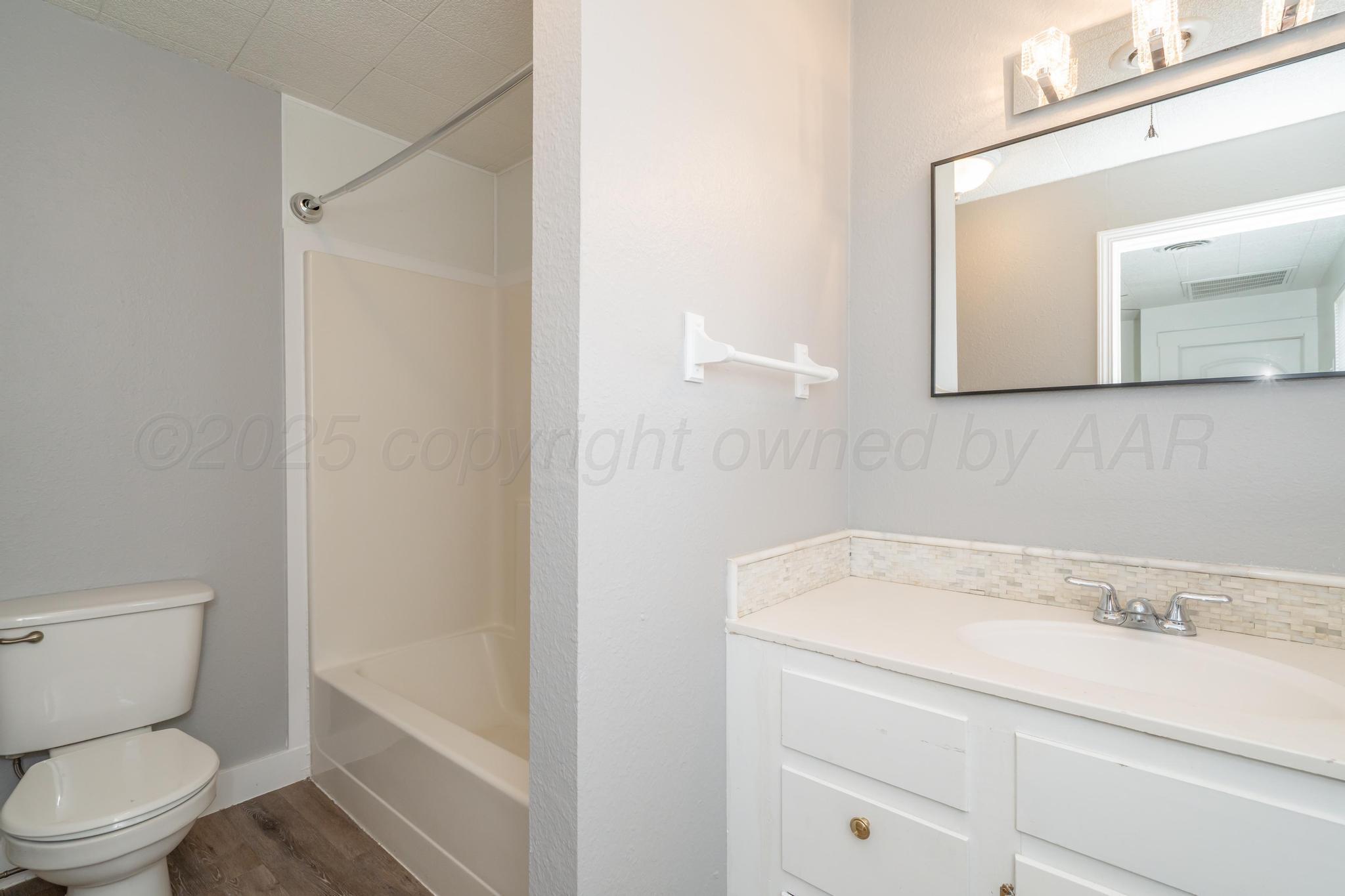4106 South Jackson Street Amarillo, TX 79110 - Photo 18 of 30 Bathroom