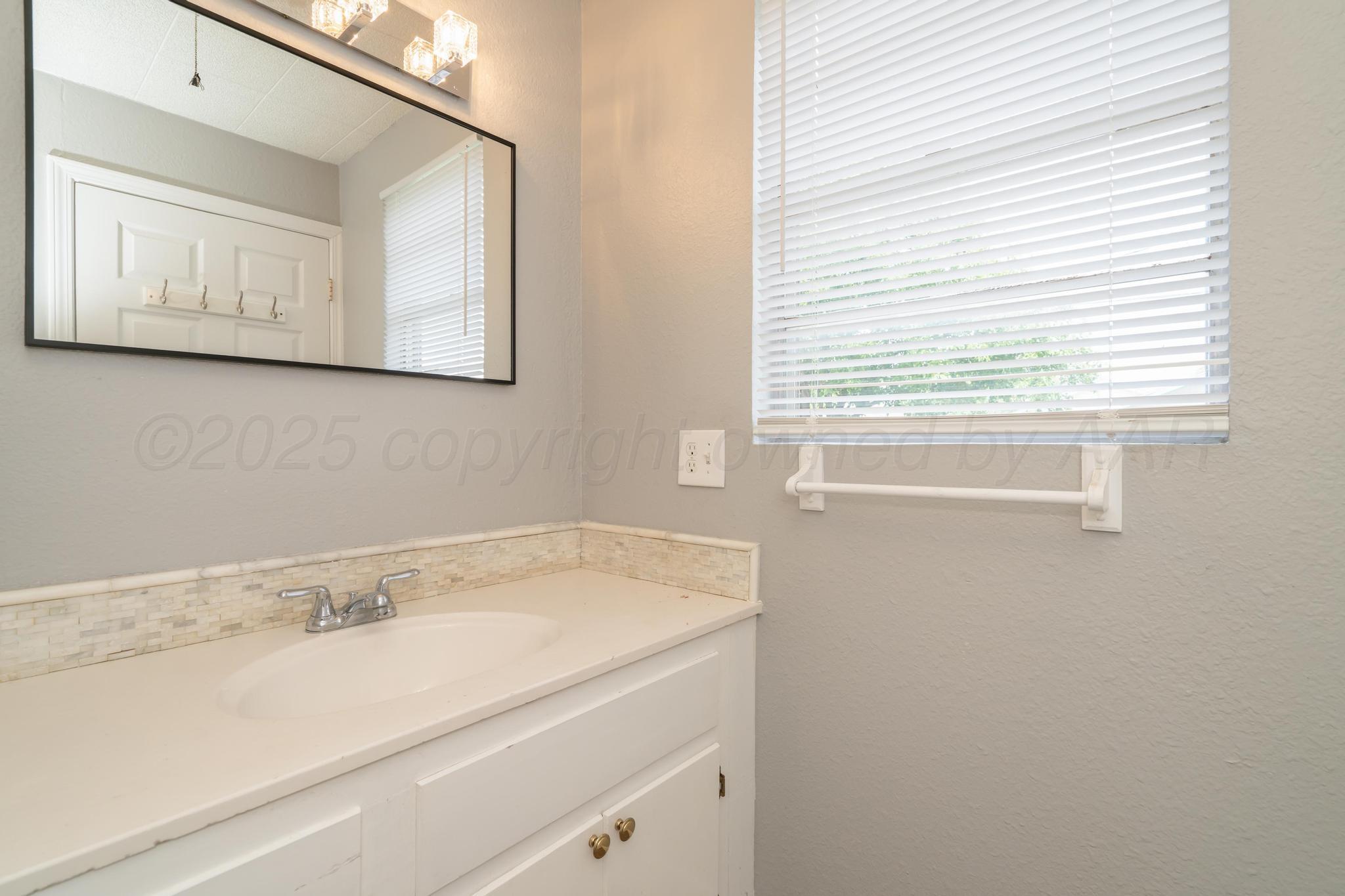 4106 South Jackson Street Amarillo, TX 79110 - Photo 19 of 30 Bathroom