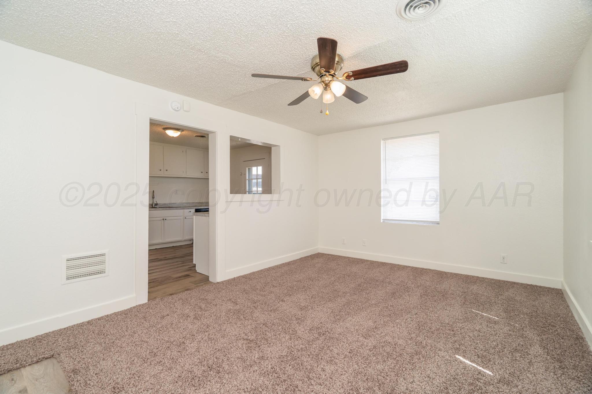 4106 South Jackson Street Amarillo, TX 79110 - Photo 6 of 30 Living Room