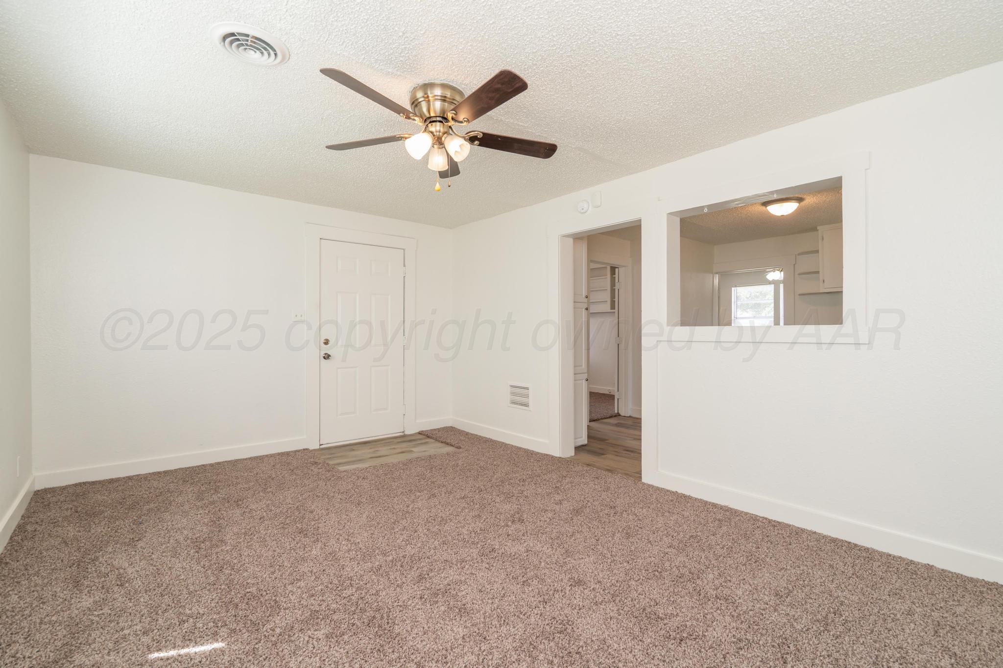 4106 South Jackson Street Amarillo, TX 79110 - Photo 7 of 30 Living Room