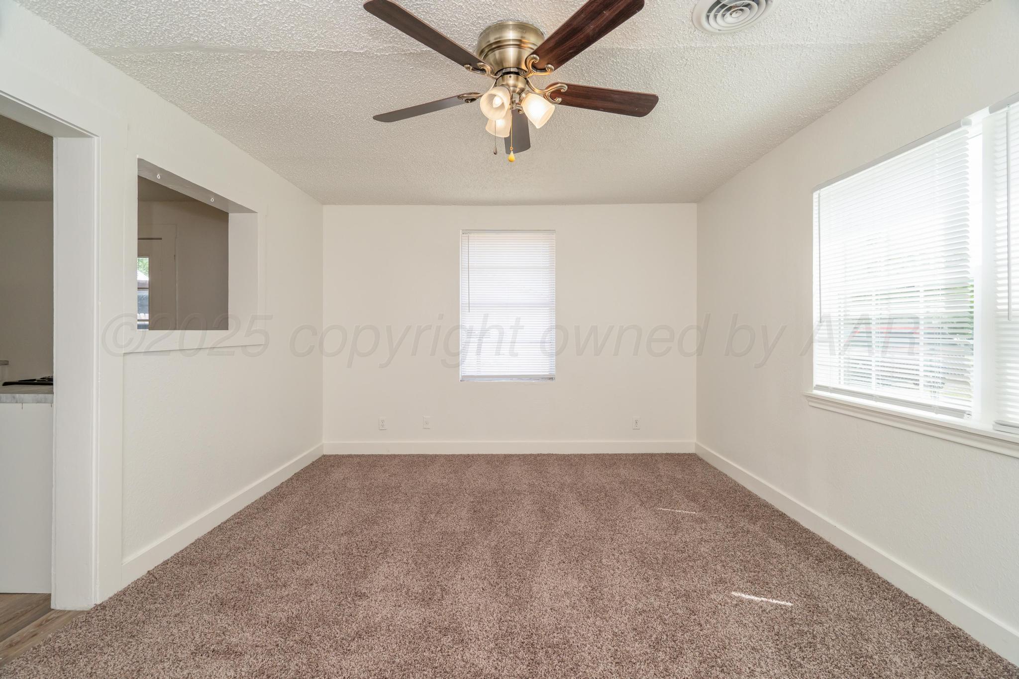 4106 South Jackson Street Amarillo, TX 79110 - Photo 8 of 30 Living Room