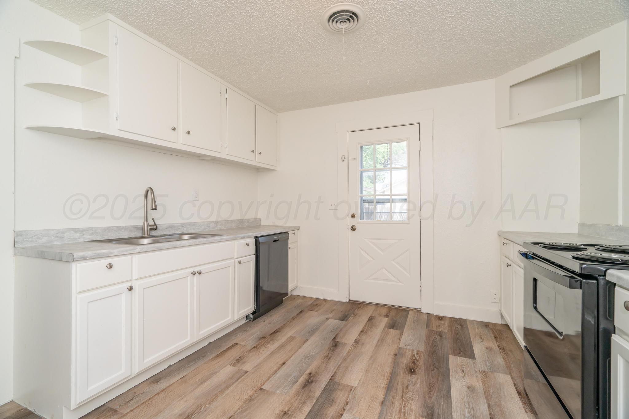 4106 South Jackson Street Amarillo, TX 79110 - Photo 10 of 30 Kitchen