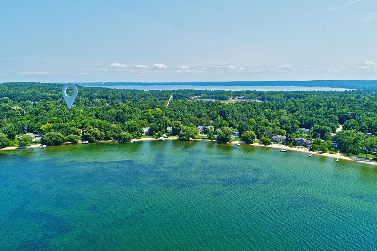 645 Sheridan Road Traverse City, MI 49686 - Photo 9 of 46 1921751-34ac0b74-cbd3-4802-9d00-ad4a5835c343.JPG
