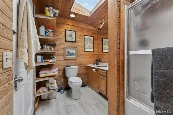 $425,000 | 370 Hencken Hollow Lane, St. Clair, MO 63077