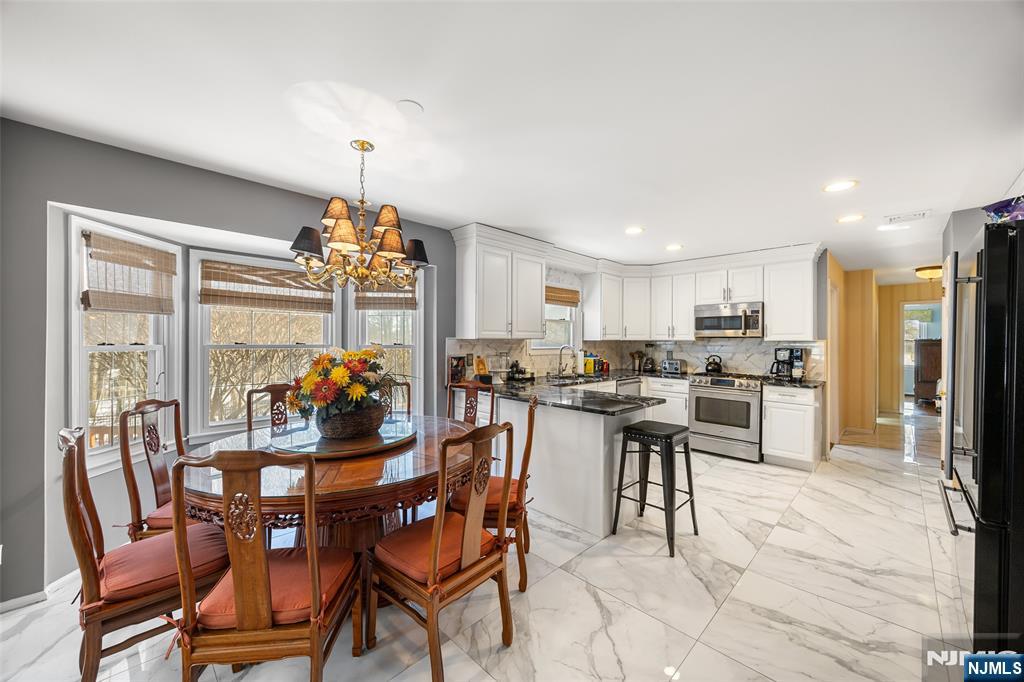 10 Moonshadow Court Butler, NJ 07405 - Photo 12 of 32