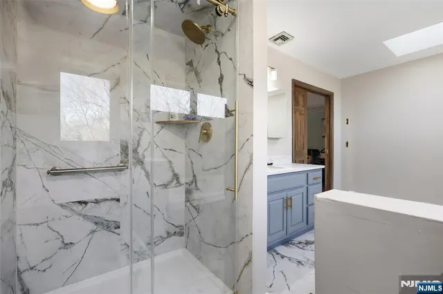 $1,399,999 | 10 Moonshadow Court, Butler, NJ 07405