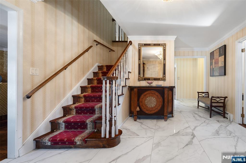 10 Moonshadow Court Butler, NJ 07405 - Photo 4 of 32