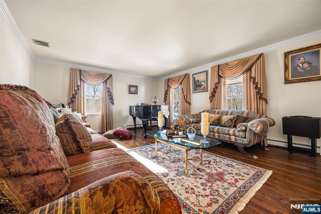 10 Moonshadow Court Butler, NJ 07405 - Photo 6 of 32