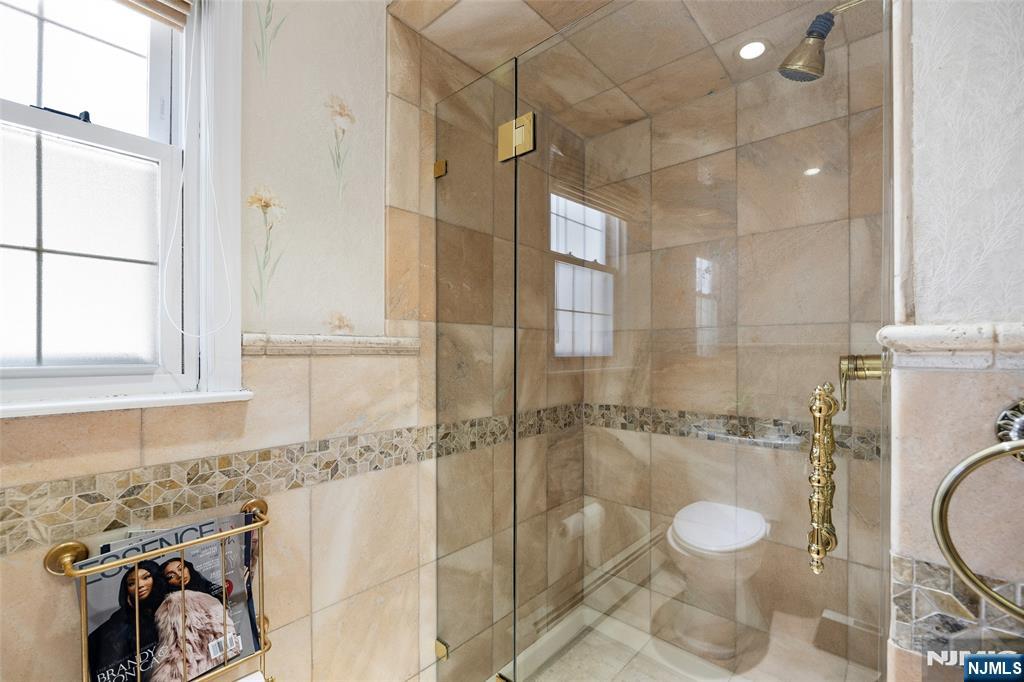 10 Moonshadow Court Butler, NJ 07405 - Photo 9 of 32