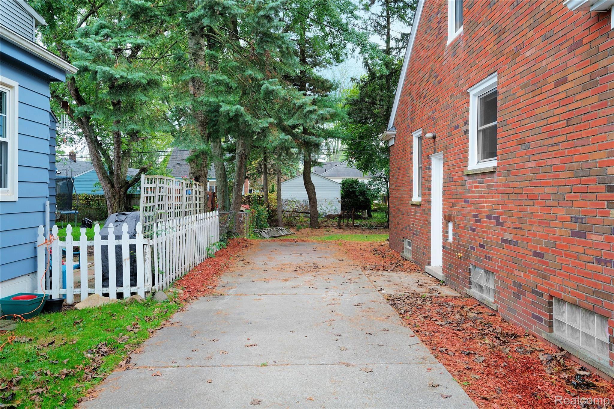1383 Columbia Road Berkley, MI 48072 - Photo 17 of 19 MLS-23.jpg