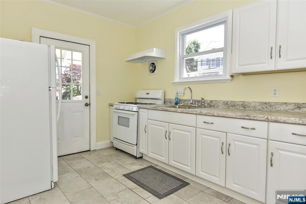 52 Central Avenue Butler, NJ 07405 - Photo 9 of 34