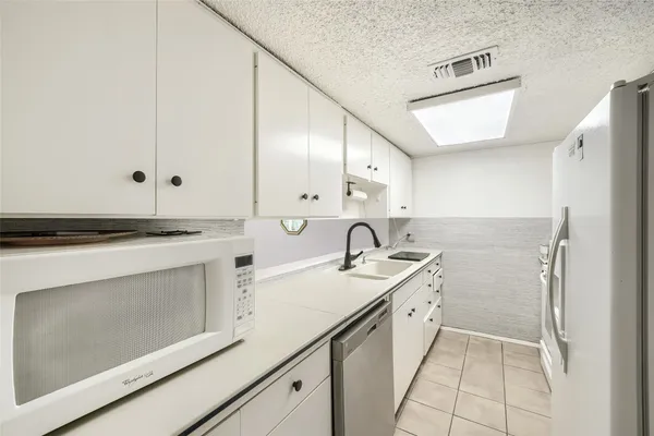 $2,250 | 6810 Thorncliffe Drive, Unit A, Austin, TX 78731