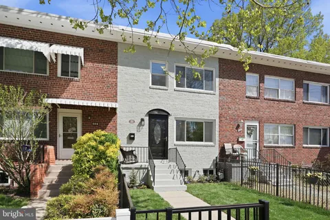 $1,050,000 | 506 South Payne Street, Alexandria, VA 22314