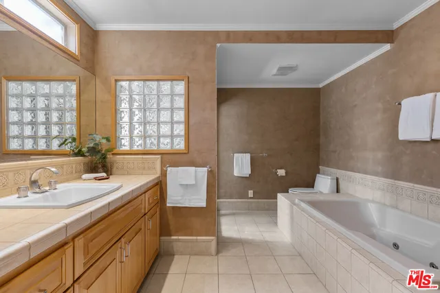 $8,600 | 4814 Lemona Avenue, Sherman Oaks, CA 91403