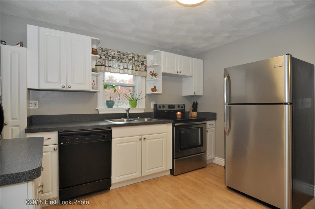 72 Angus Street Coventry, RI 02816 - Photo 6 of 22