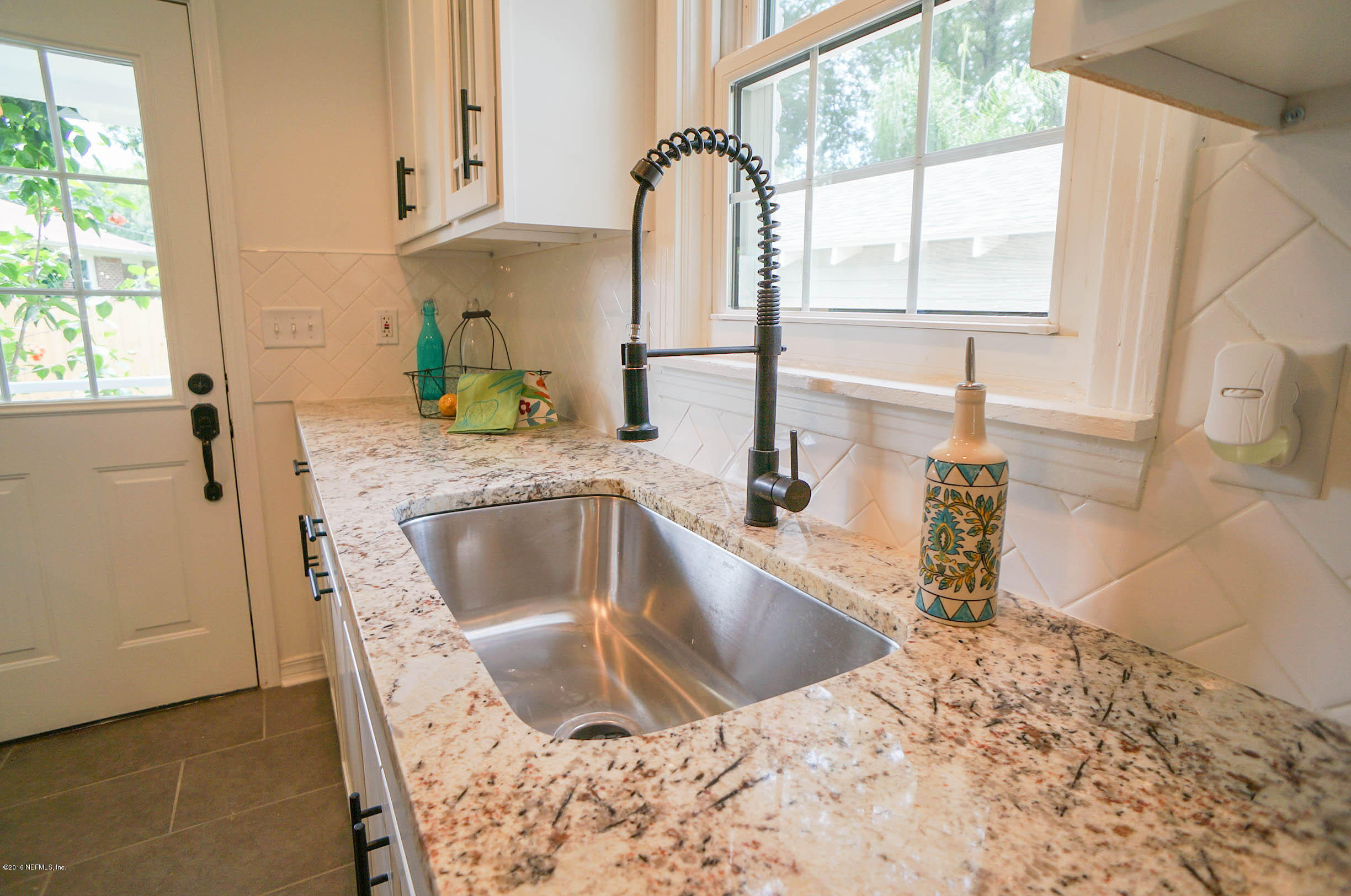 1498 Cheshire Road Jacksonville, FL 32207 - Photo 10 of 24 ch-18