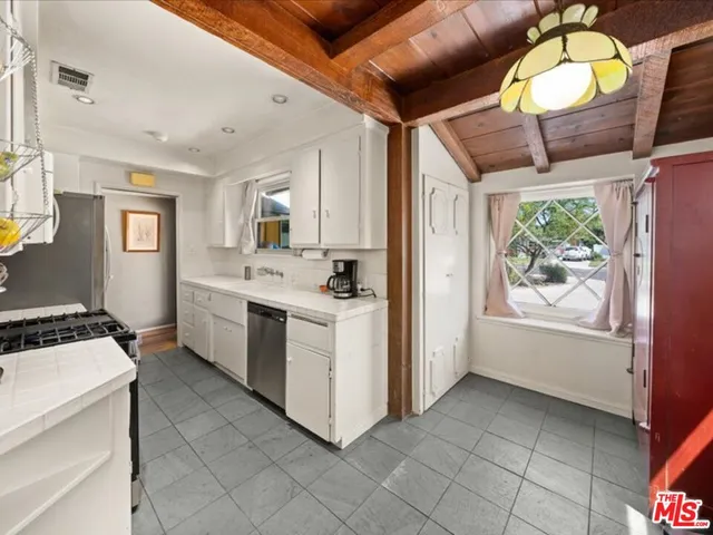 $5,500 | 14552 Hesby Street, Sherman Oaks, CA 91403