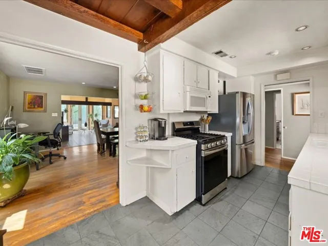 $5,500 | 14552 Hesby Street, Sherman Oaks, CA 91403