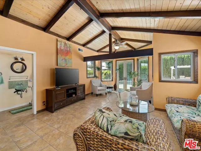 $5,500 | 14552 Hesby Street, Sherman Oaks, CA 91403