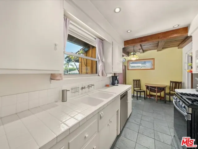 $5,500 | 14552 Hesby Street, Sherman Oaks, CA 91403