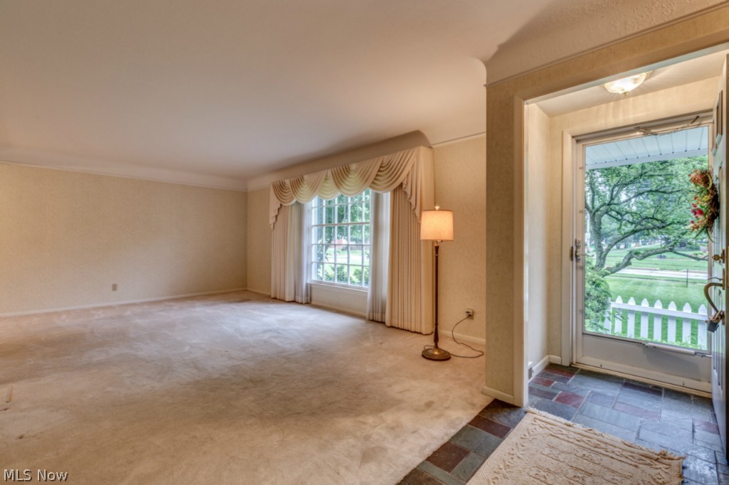 1144 Dorsh Road Cleveland, OH 44121 - Photo 4 of 25