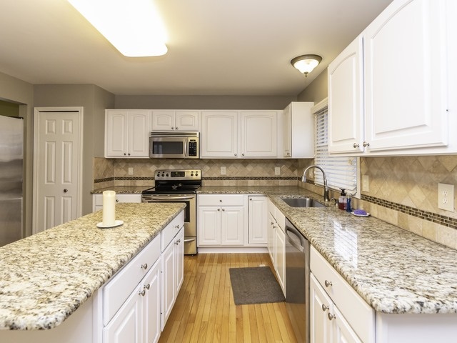3648 Inverness Drive Rochester, MI 48306 - Photo 7 of 44 50008108-6.JPG