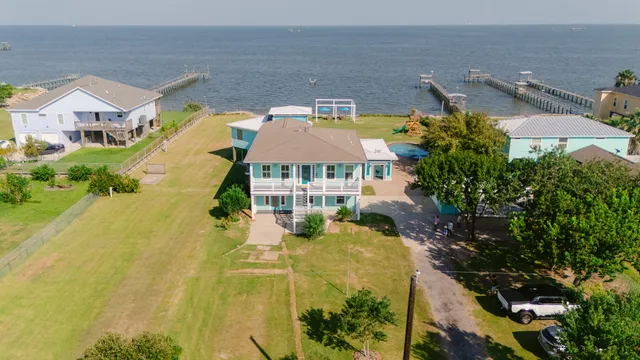 a view of a house with a big yard
