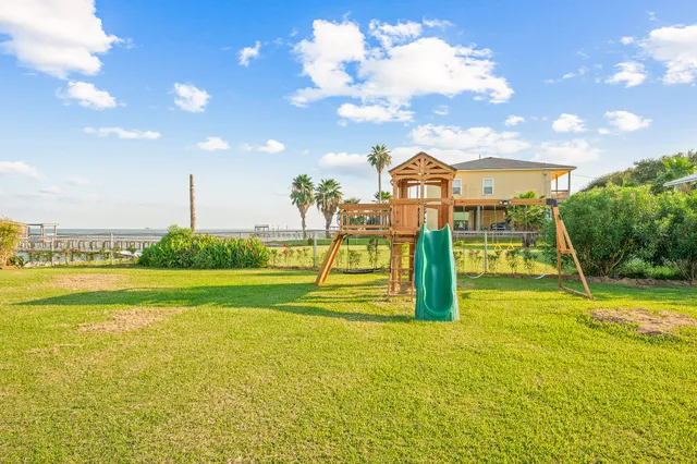 $1,295,000 | 815 5th Street, Dickinson, TX 77539