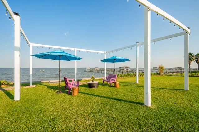 $1,295,000 | 815 5th Street, Dickinson, TX 77539