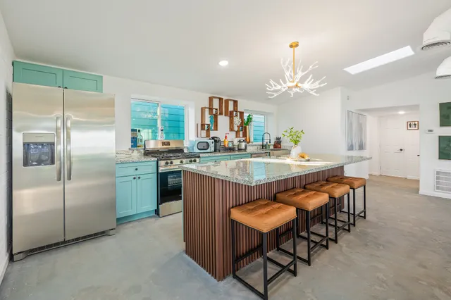 $1,295,000 | 815 5th Street, Dickinson, TX 77539