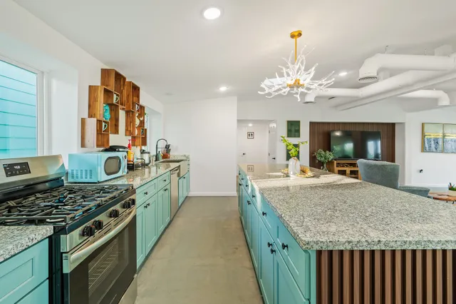 $1,295,000 | 815 5th Street, Dickinson, TX 77539