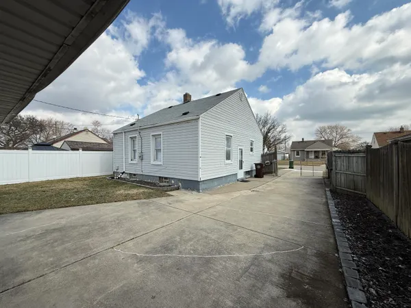 $1,450 | 13668 Irene Street, Southgate, MI 48195