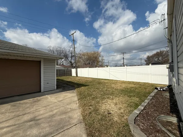 $1,450 | 13668 Irene Street, Southgate, MI 48195