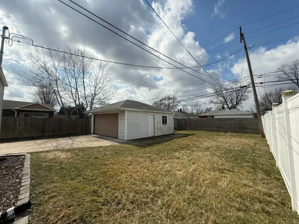 $1,450 | 13668 Irene Street, Southgate, MI 48195