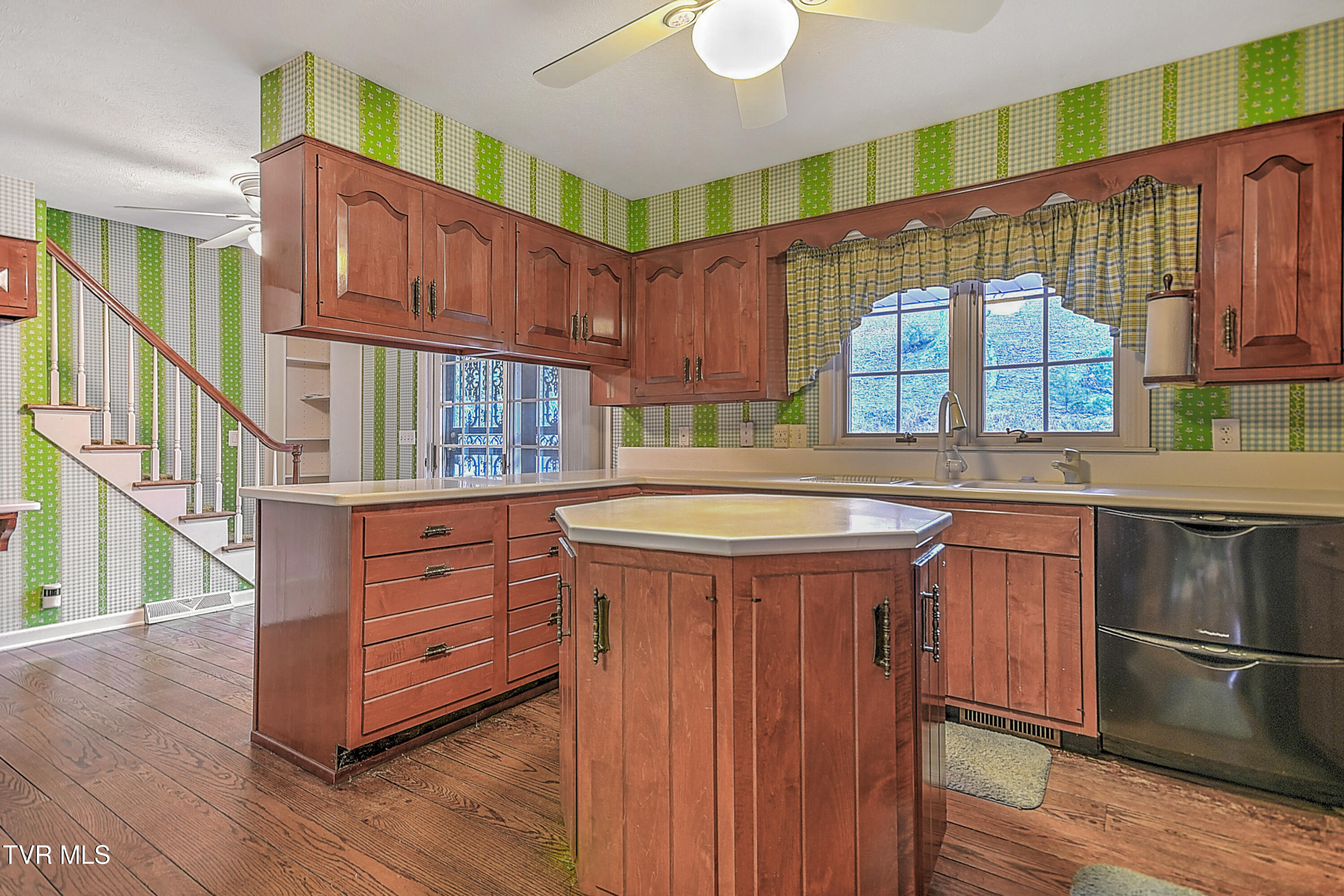 529 Hidden Valley Road Kingsport, TN 37663 - Photo 29 of 89 529 Hidden Valley GC-29