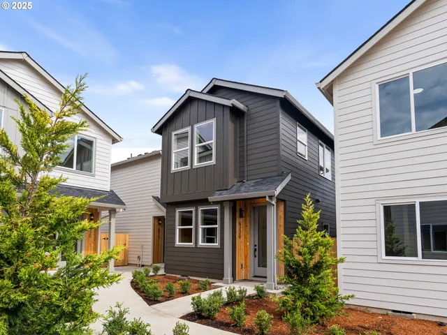 $389,900 | 6729 Southeast Gladstone Street, Portland, OR 97206