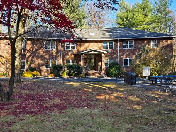 $2,700 | 119 Crooked Hill Road, Unit 103, Pearl River, NY 10965