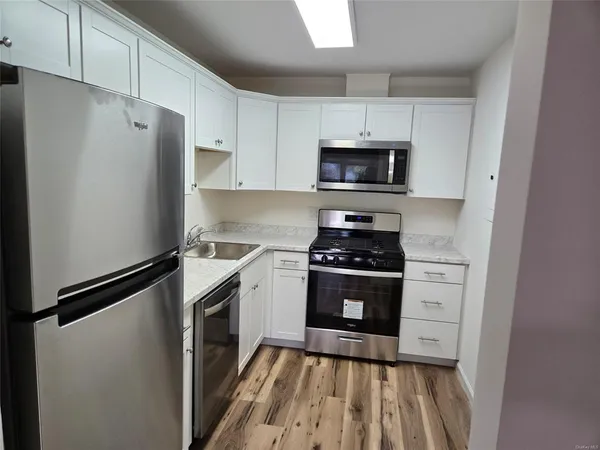 $2,700 | 119 Crooked Hill Road, Unit 103, Pearl River, NY 10965