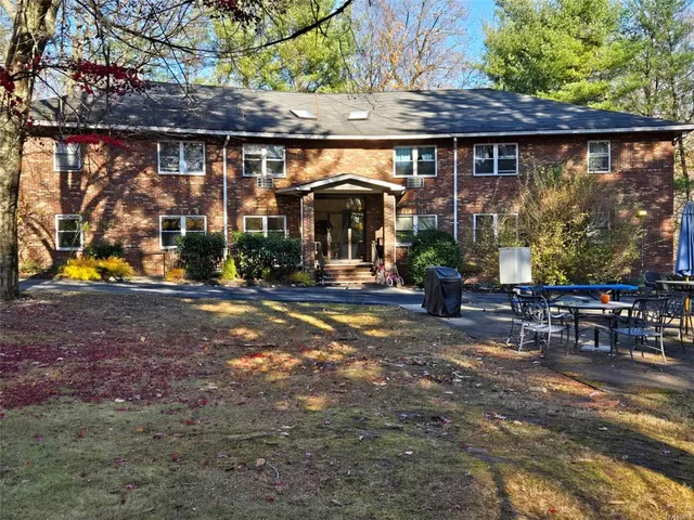 $2,700 | 119 Crooked Hill Road, Unit 103, Pearl River, NY 10965