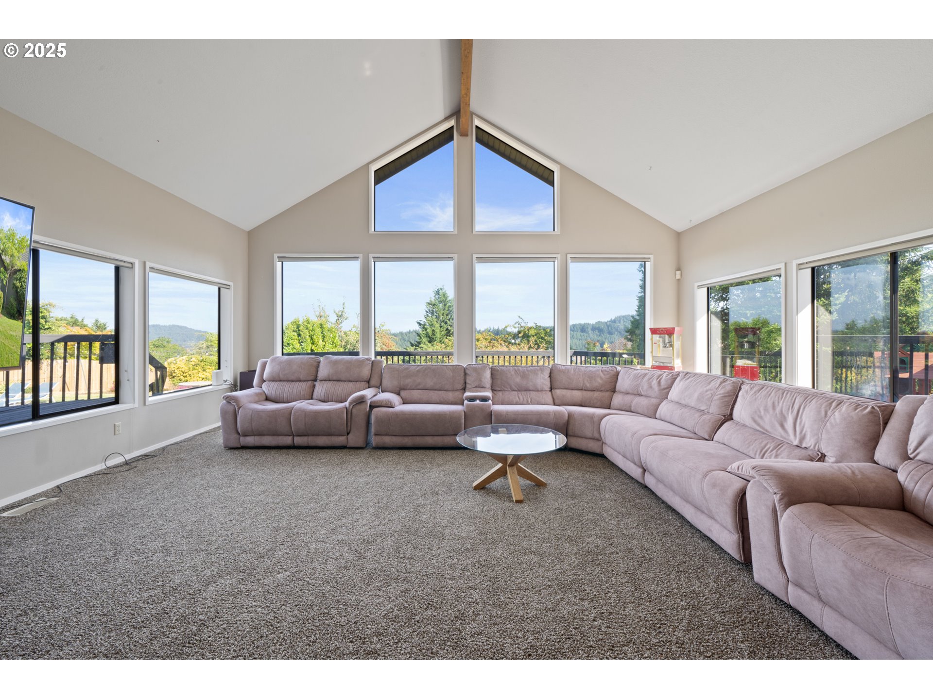 14330 Southeast Donatello Loop Happy Valley, OR 97086 - Photo 5 of 45