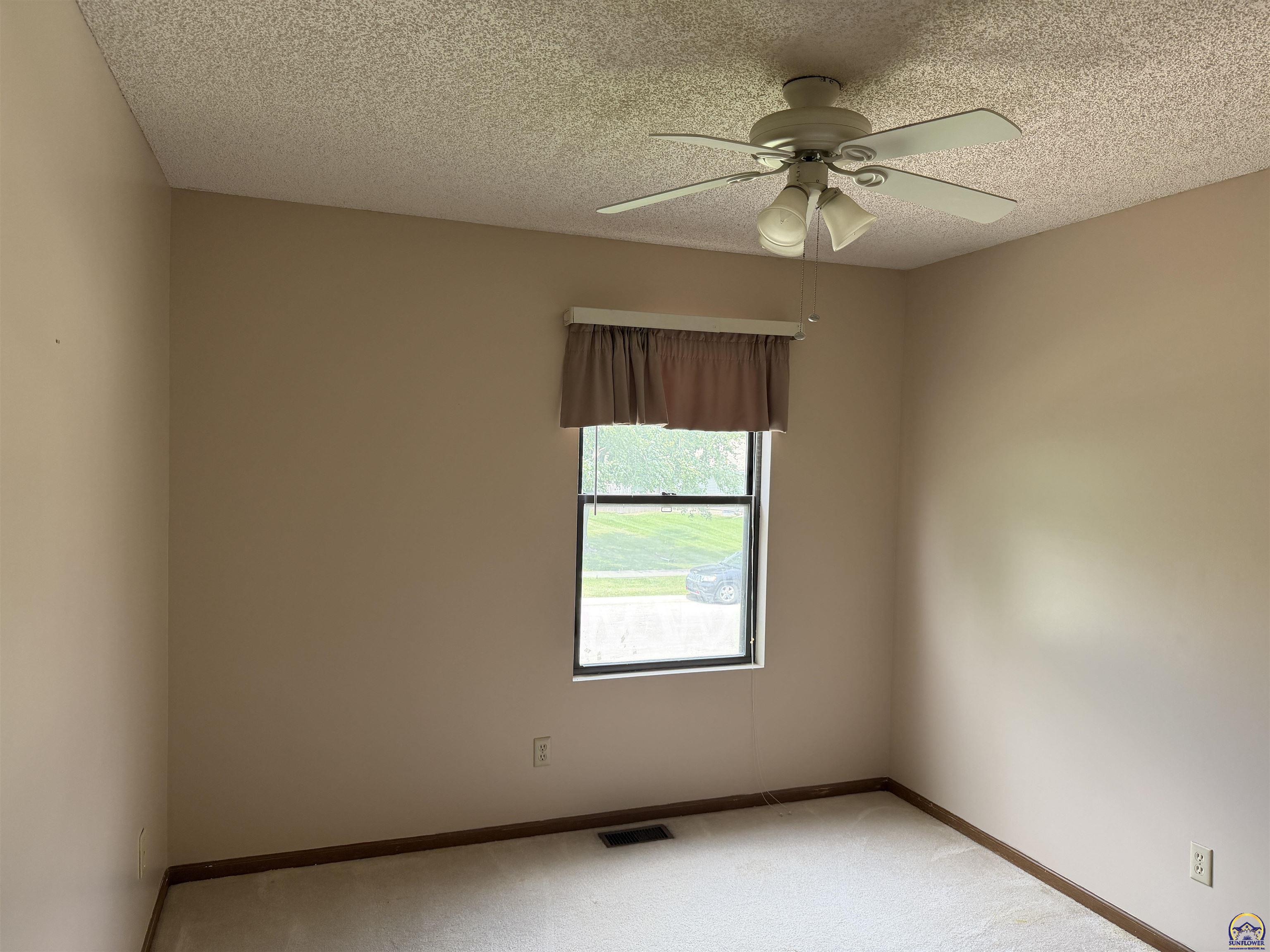 2514 Southwest Maxfield Road Topeka, KS 66614 - Photo 22 of 37