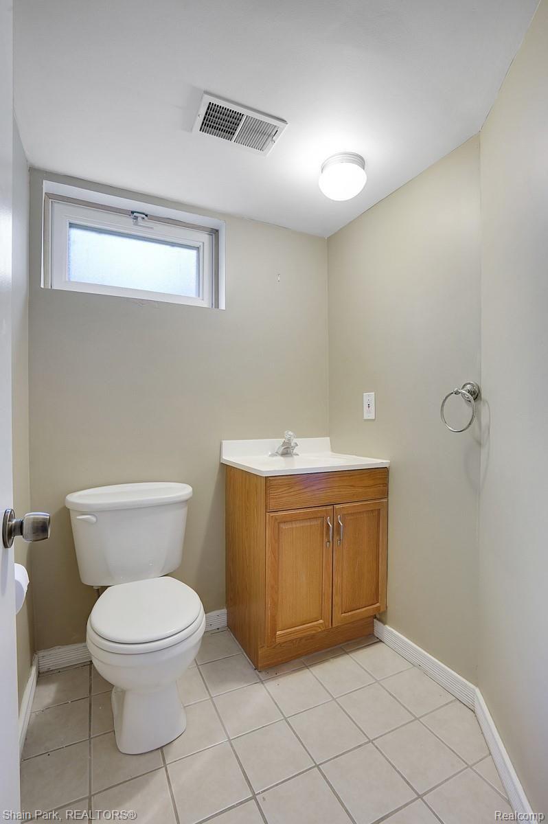 5075 Pheasant Road Waterford, MI 48327 - Photo 17 of 20 dsc03582-dsc03584.jpg