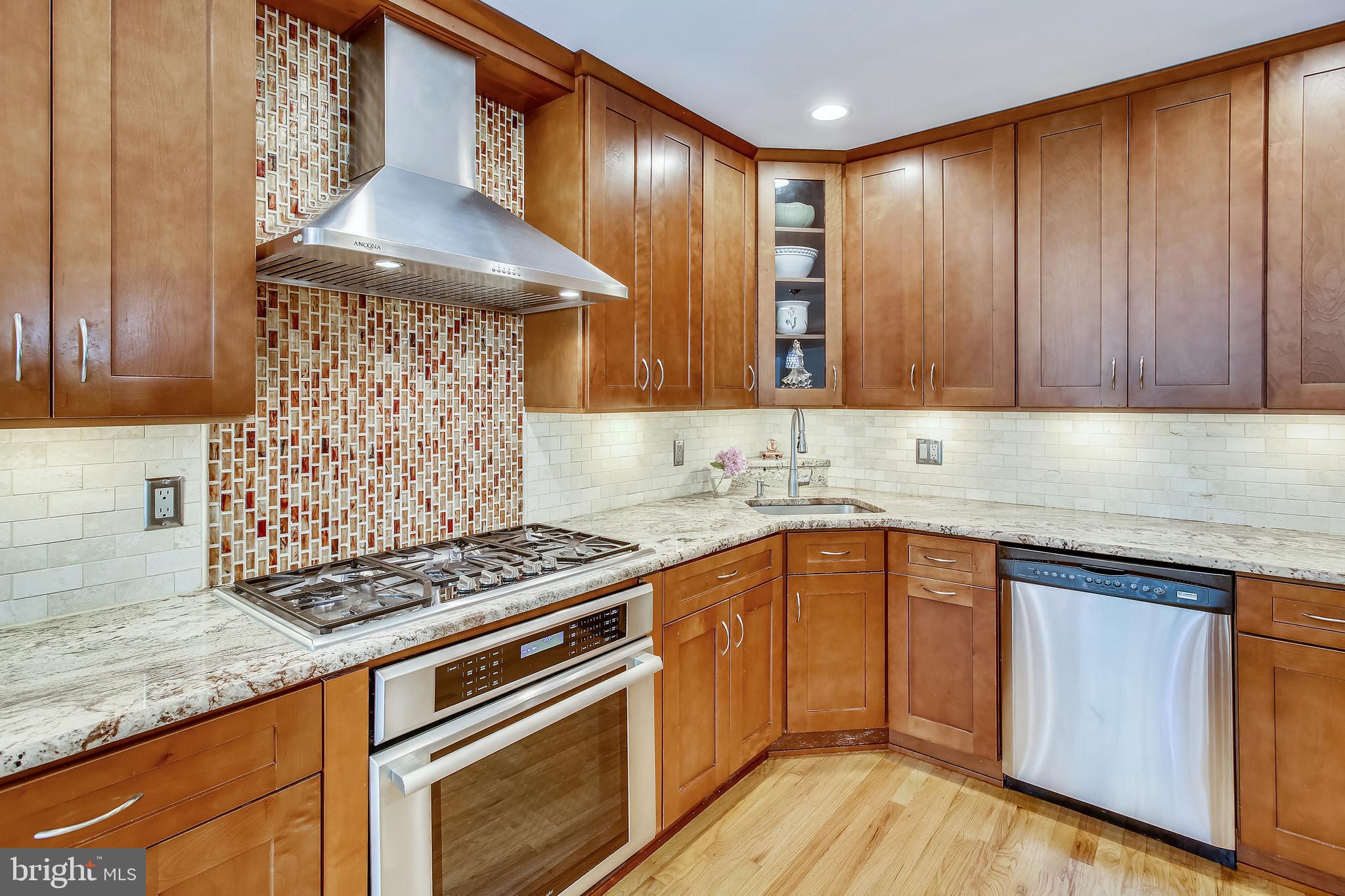 2314 Tanglevale Drive Vienna, VA 22181 - Photo 23 of 74 Upscale appliances!