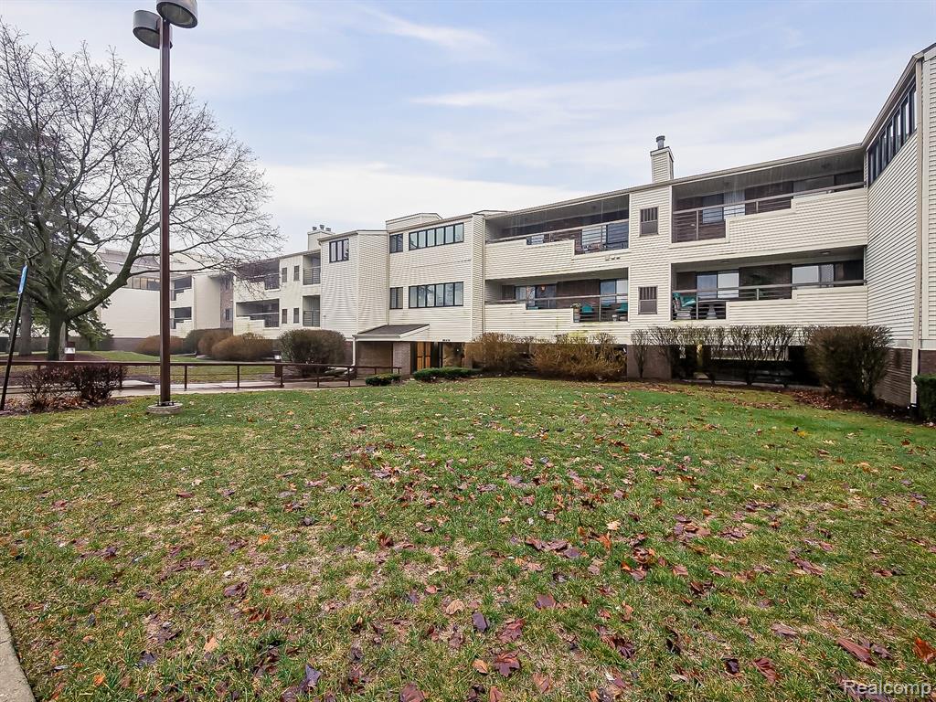 30414 Orchard Lake Road, Unit 12 Farmington, MI 48334 - Photo 32 of 33